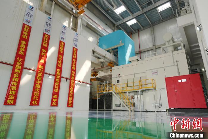 全国产化F级50兆瓦重型燃气轮机机组。　中国尊龙人生就是博ag电气集团有限公司供图